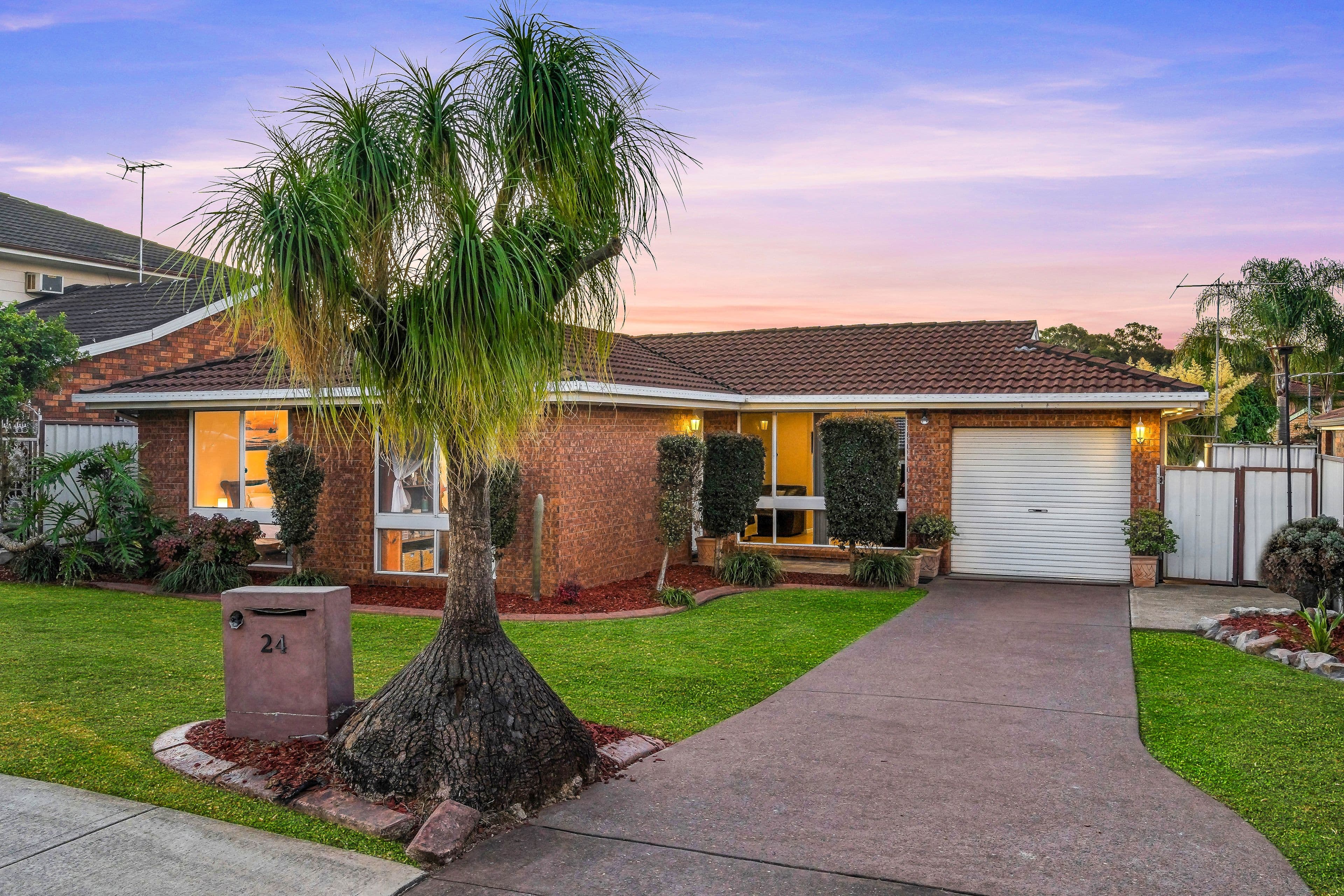 24 Saxonvale Crescent, Edensor Park NSW 2176, Edensor Park - Thumbnail 2