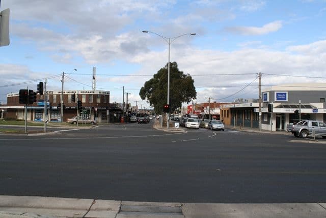 2 Bernard Street, RESERVOIR VIC 3073, Reservoir - Thumbnail 2