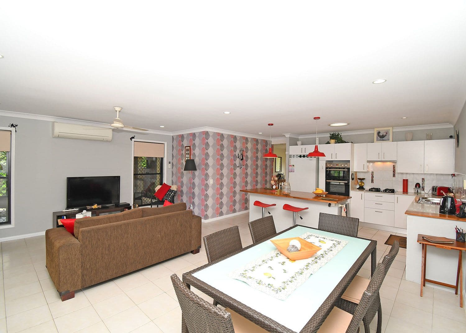 2 Salamander Avenue, Urraween QLD 4655, Urraween - Thumbnail 2