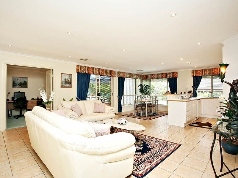 7 The Crescent, SEAFORD RISE SA 5169, Seaford Rise - Thumbnail 2