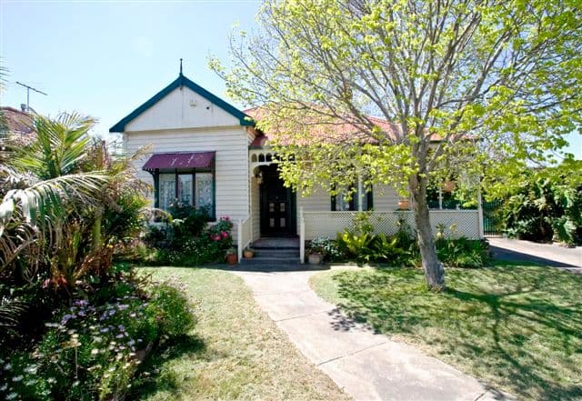 402 Waterdale Road, HEIDELBERG HEIGHTS VIC 3081, Heidelberg Heights - Image 1