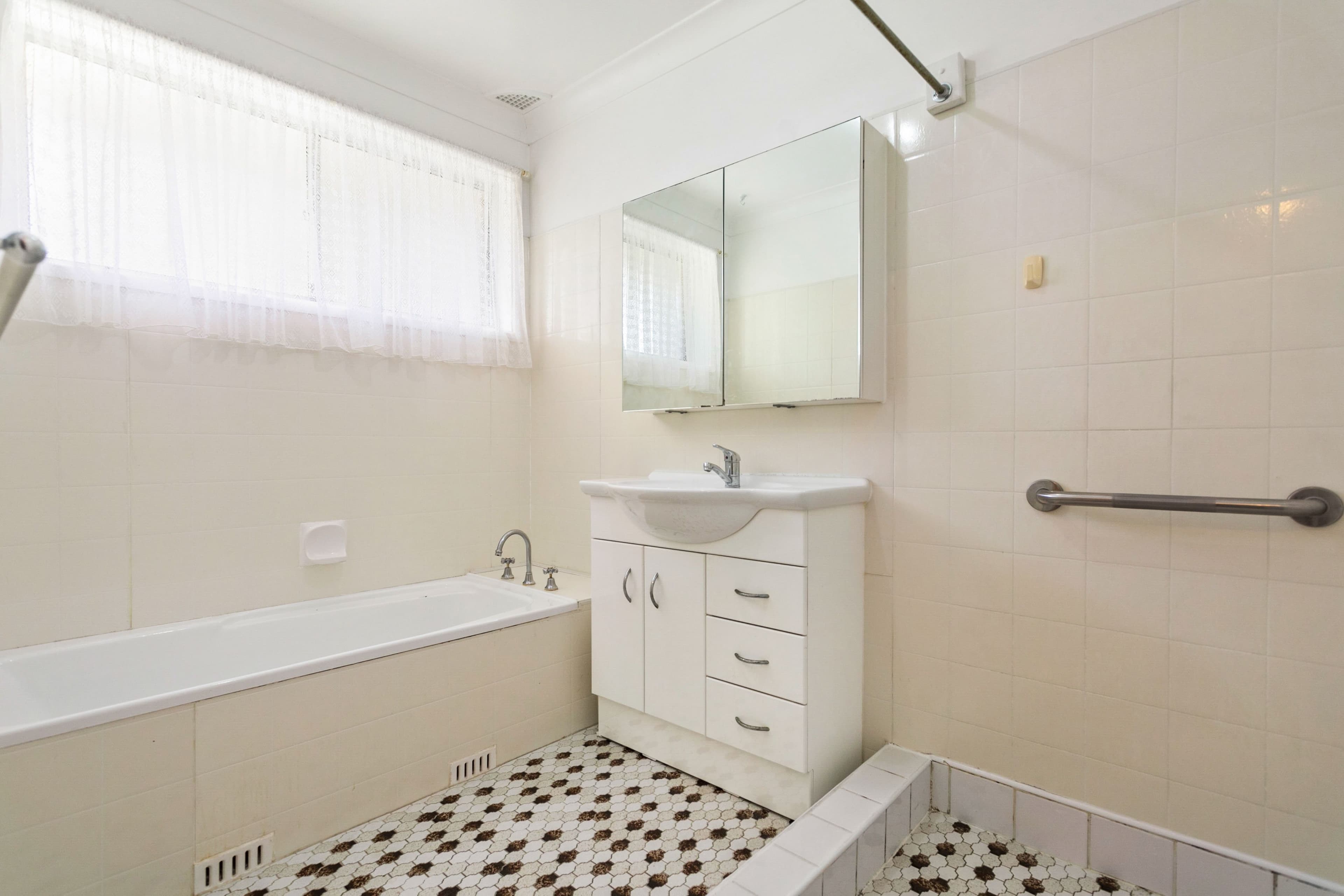 3 Shipton Crescent, Mount Warrigal NSW 2528, Mount Warrigal - Thumbnail 6