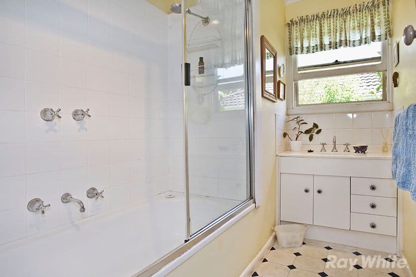 42 Greenways Road, GLEN WAVERLEY VIC 3150, Glen Waverley - Thumbnail 8