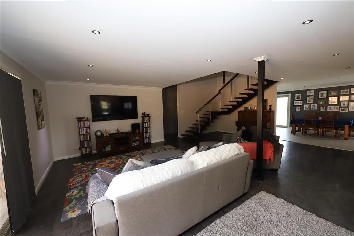 4 Booral Avenue, Tumut NSW 2720, Tumut - Thumbnail 2