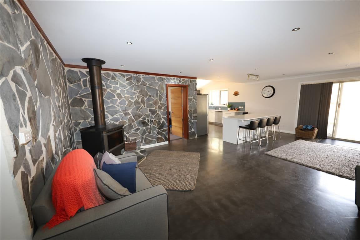 4 Booral Avenue, Tumut NSW 2720, Tumut - Thumbnail 6