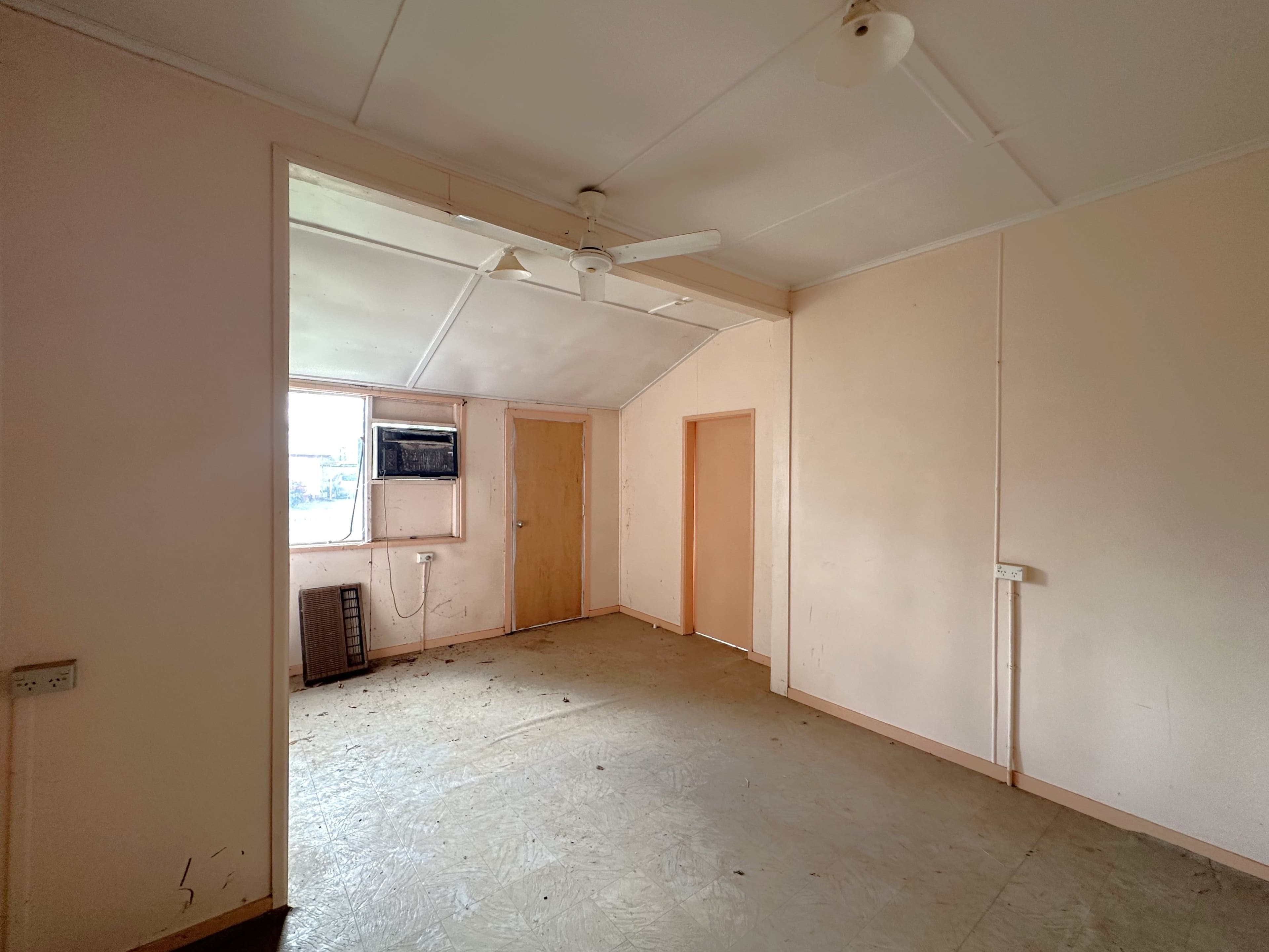4 Goldston Street, Alpha QLD 4724, Alpha - Thumbnail 4