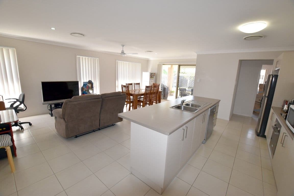 33 Parkway Crescent, Kirkwood QLD 4680, Kirkwood - Thumbnail 3