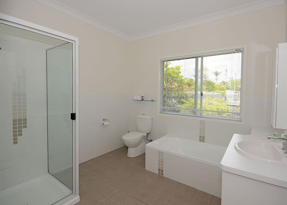 12 Faye Avenue, SCARNESS QLD 4655, Scarness - Thumbnail 5