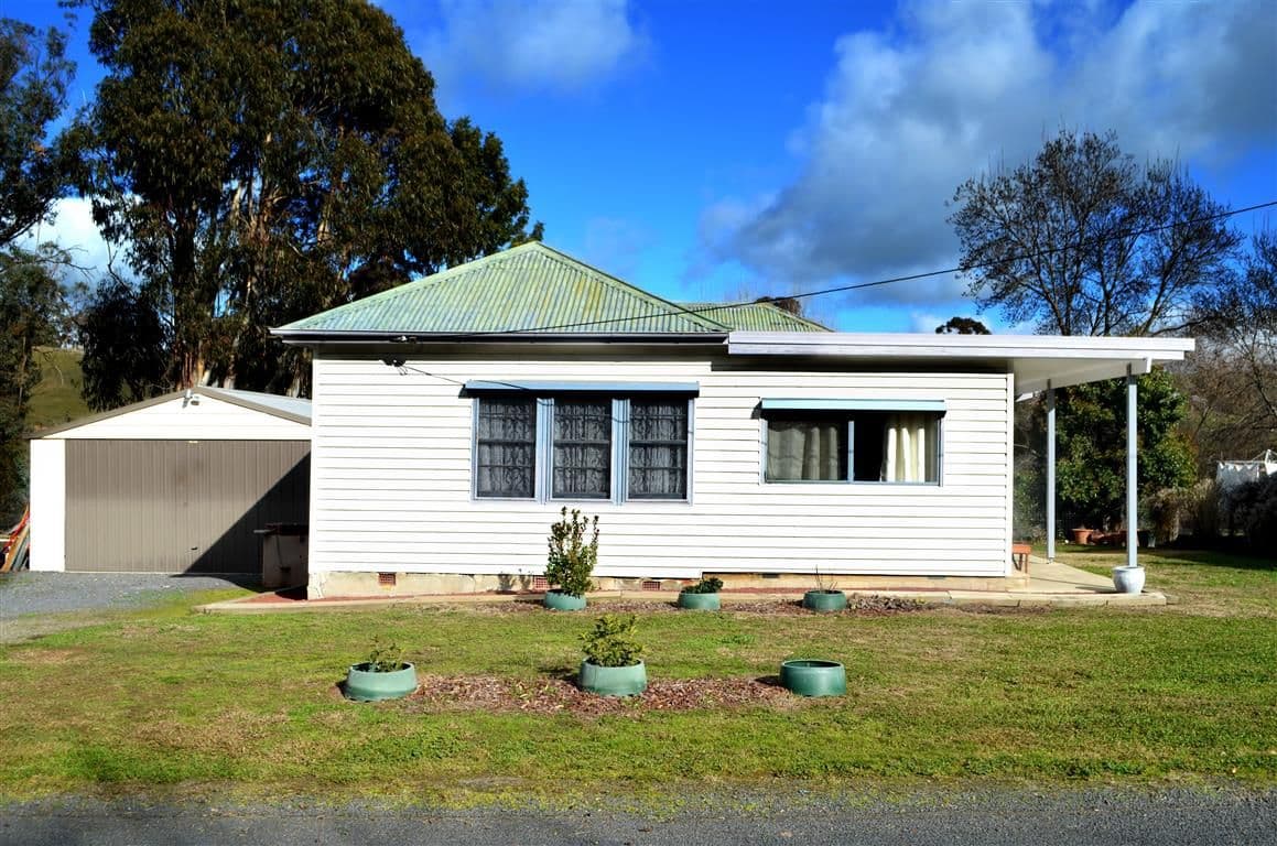 49 Cromwell Street, Adelong - Image 1
