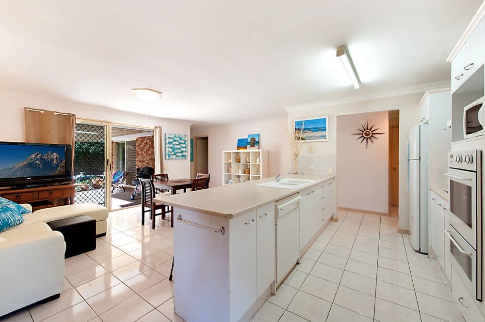 5 Cassowary Drive, BURLEIGH WATERS QLD 4220, Burleigh Waters - Thumbnail 7