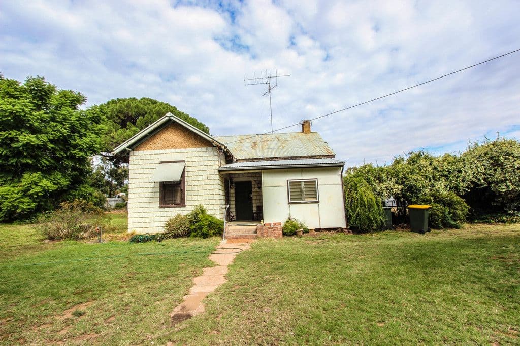 174 Larmer Street, Narrandera - Thumbnail 2