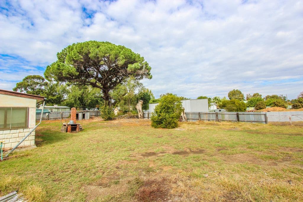 174 Larmer Street, Narrandera - Thumbnail 5