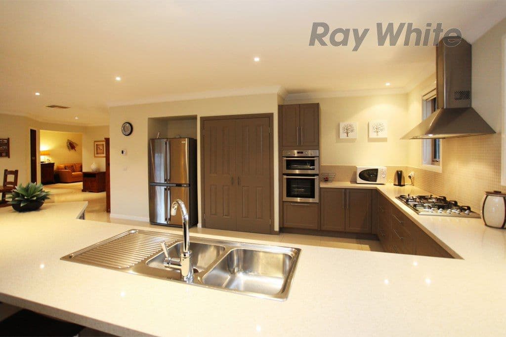25 River Walk Drive, POINT COOK VIC 3030, Point Cook - Thumbnail 4