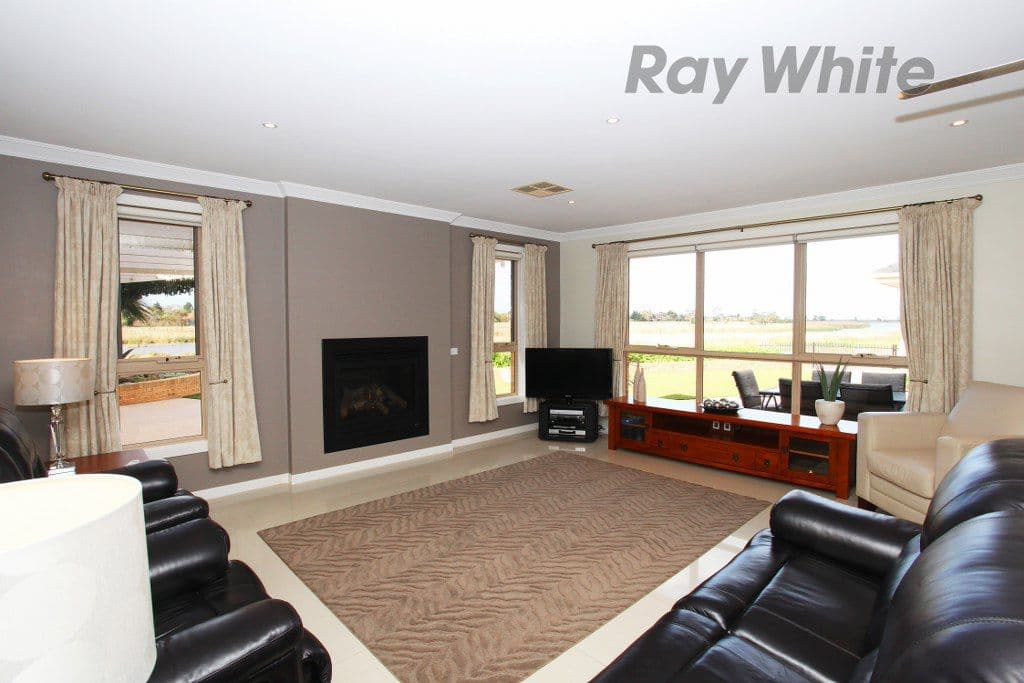 25 River Walk Drive, POINT COOK VIC 3030, Point Cook - Thumbnail 6