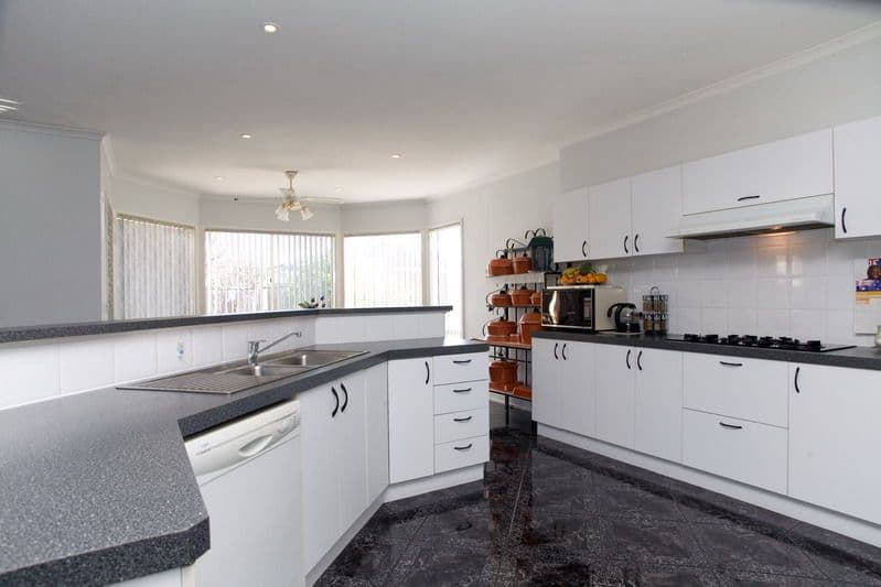21 Cambala Avenue, LALOR VIC 3075, Lalor - Thumbnail 2