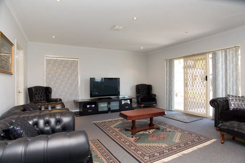 21 Cambala Avenue, LALOR VIC 3075, Lalor - Thumbnail 4