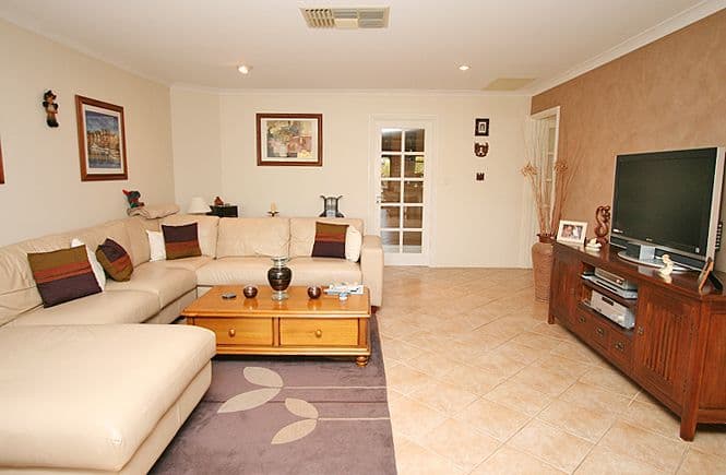 17 Castaway Cove, HALLS HEAD WA 6210, Halls Head - Thumbnail 2