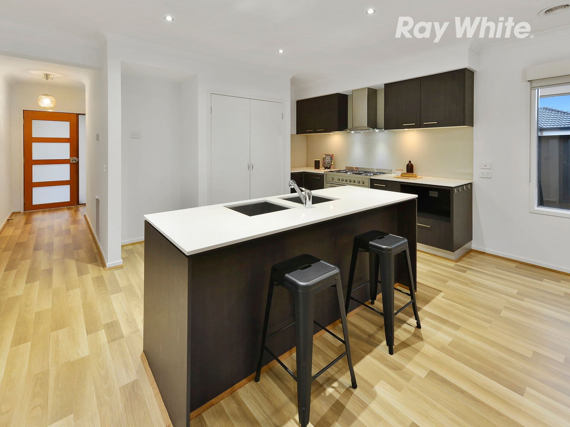 3 Woodgrove Street, Craigieburn VIC 3064, Craigieburn - Thumbnail 2