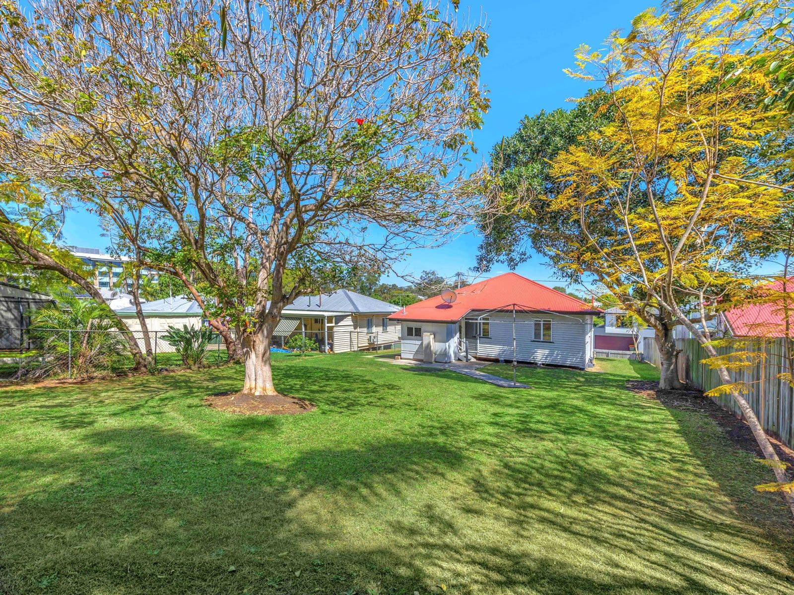 18 Dobbie Street, Holland Park QLD 4121, Holland Park - Thumbnail 2