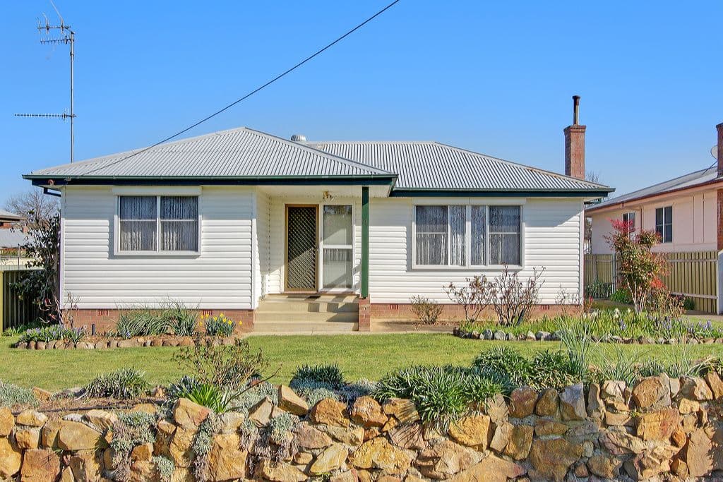 4 Elm Street, Goulburn - Image 1
