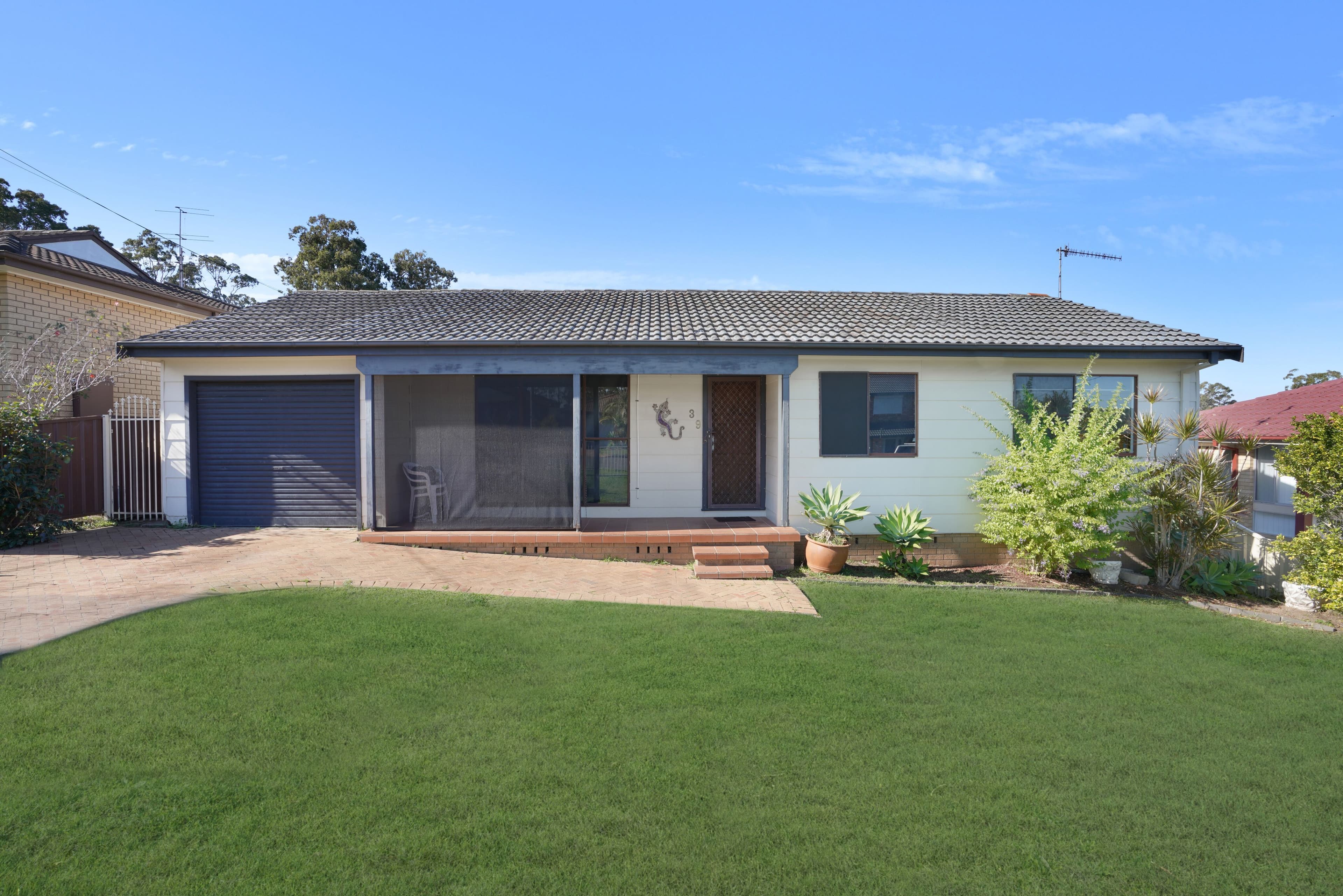 39 Rolfe Avenue, Kanwal - Image 1