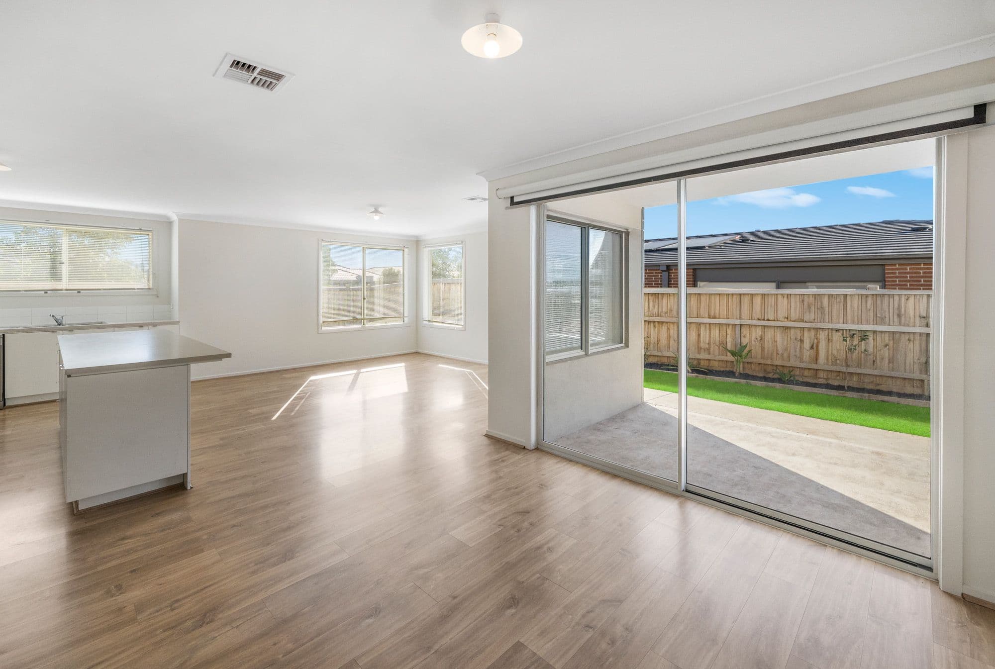 26 Falcata Avenue, Werribee VIC 3030, Werribee - Thumbnail 4