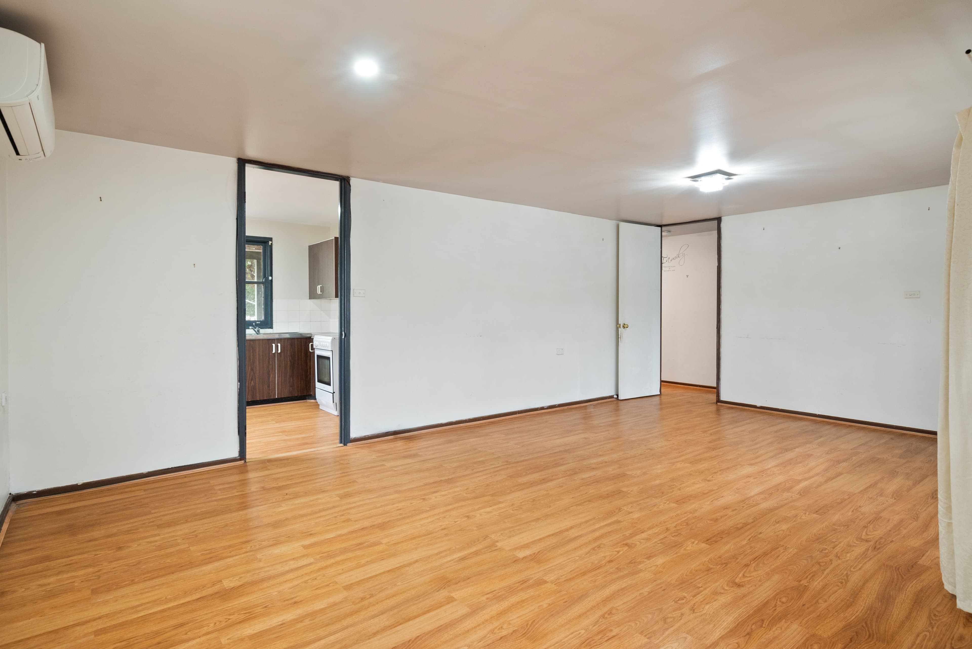 124 Eucalyptus Drive, Macquarie Fields NSW 2564, Macquarie Fields - Thumbnail 4