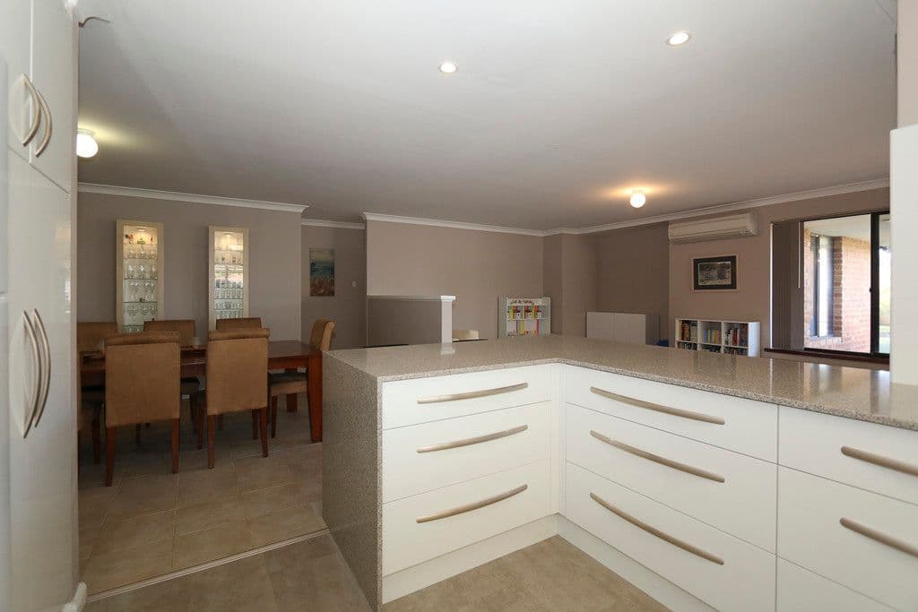 2 Stella Place, Alexander Heights WA 6064, Alexander Heights - Thumbnail 4