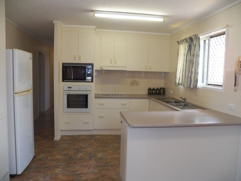 13 Hansen Crescent, CLINTON QLD 4680, Clinton - Thumbnail 3