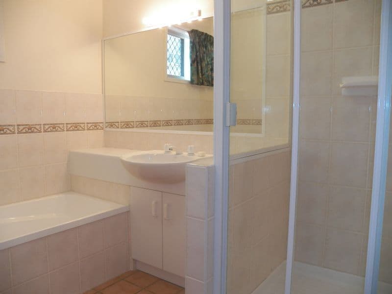 13 Hansen Crescent, CLINTON QLD 4680, Clinton - Thumbnail 4