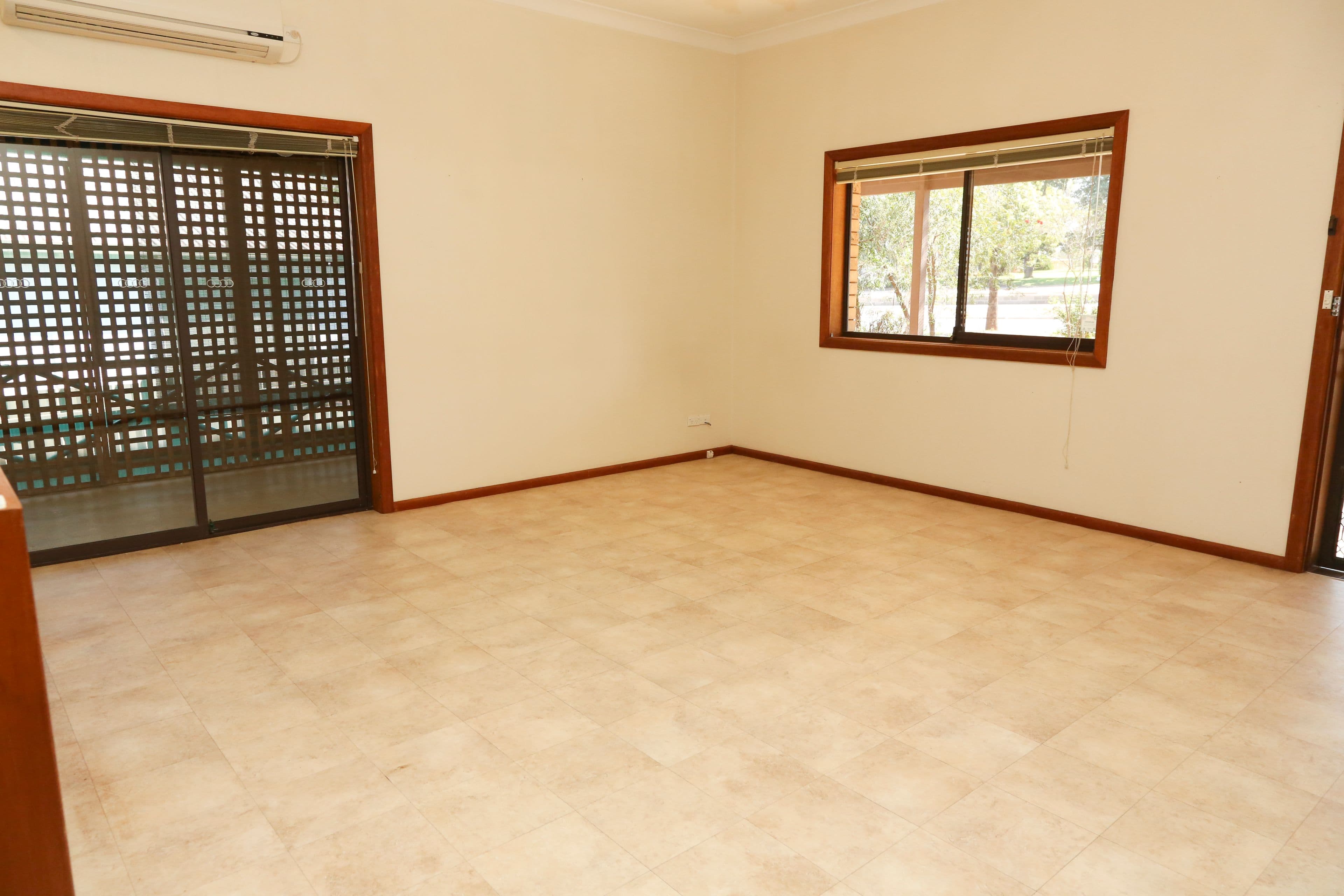 10 Noorebar Avenue, Griffith - Thumbnail 4