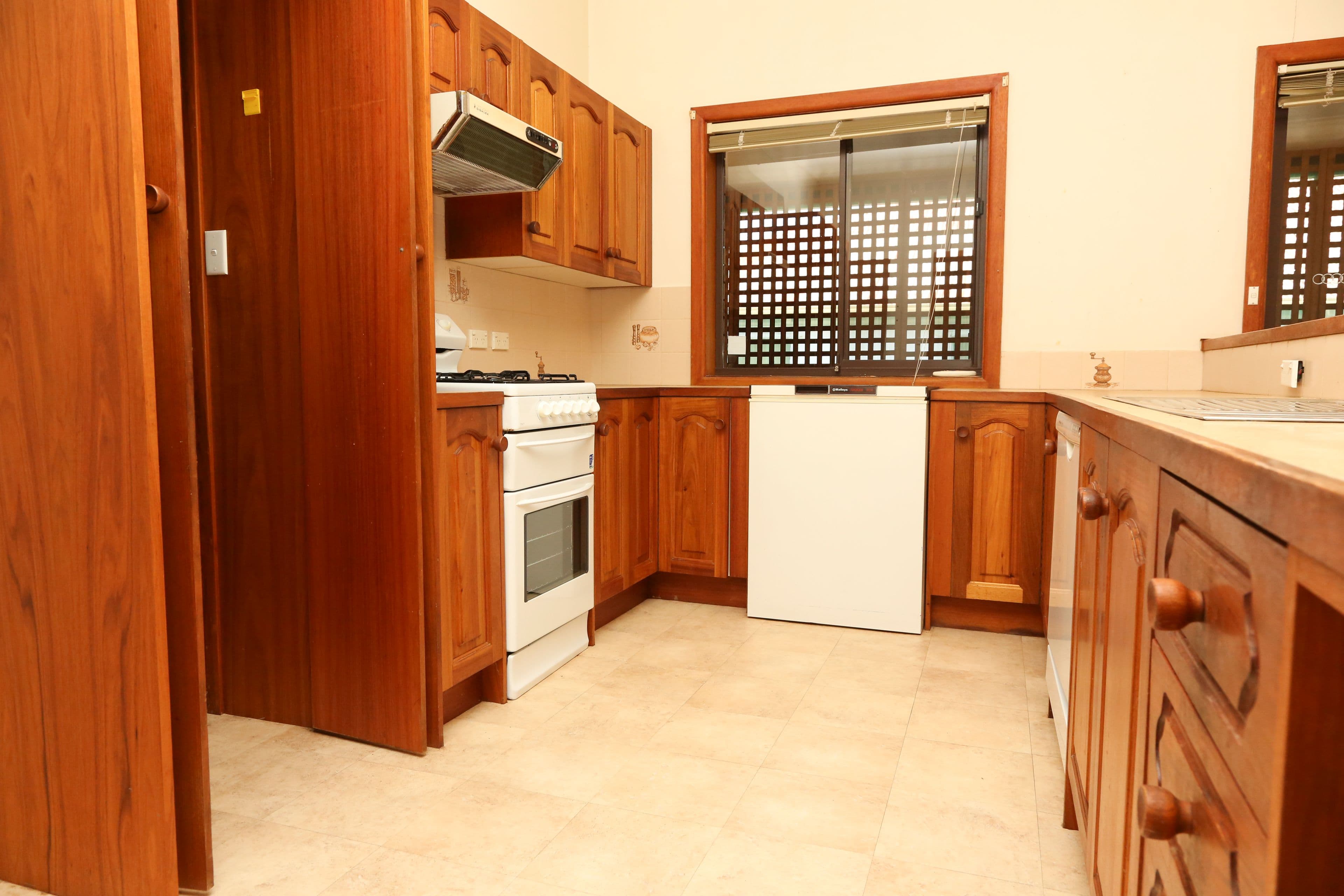 10 Noorebar Avenue, Griffith - Thumbnail 6