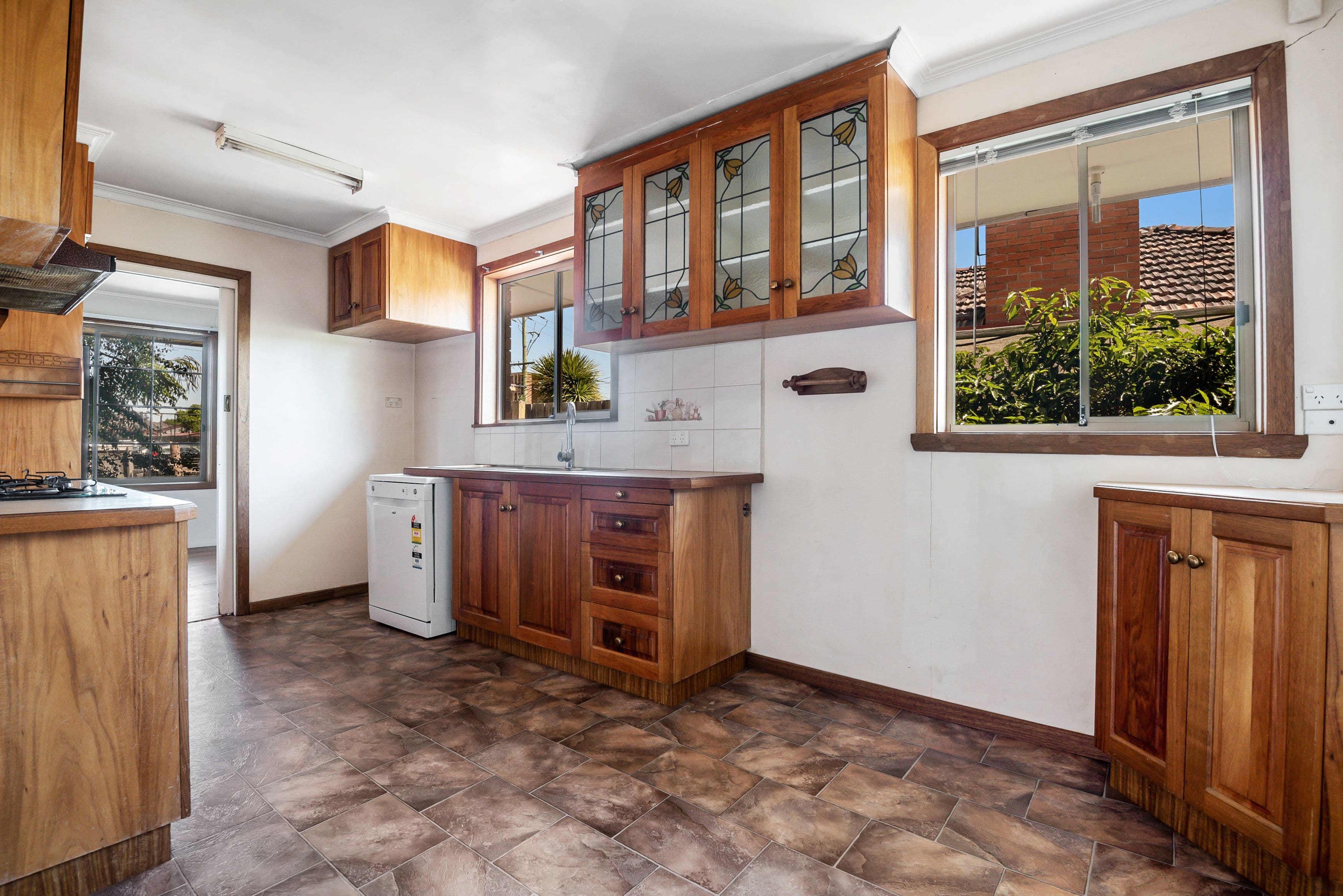 34 Robins Avenue, Reservoir VIC 3073, Reservoir - Thumbnail 4