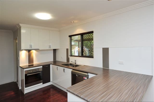 23 Challenor Street, ROCKVILLE QLD 4350, Rockville - Thumbnail 3