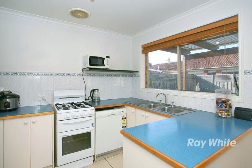 104 Scarborough Avenue, Cranbourne West VIC 3977, Cranbourne West - Thumbnail 2