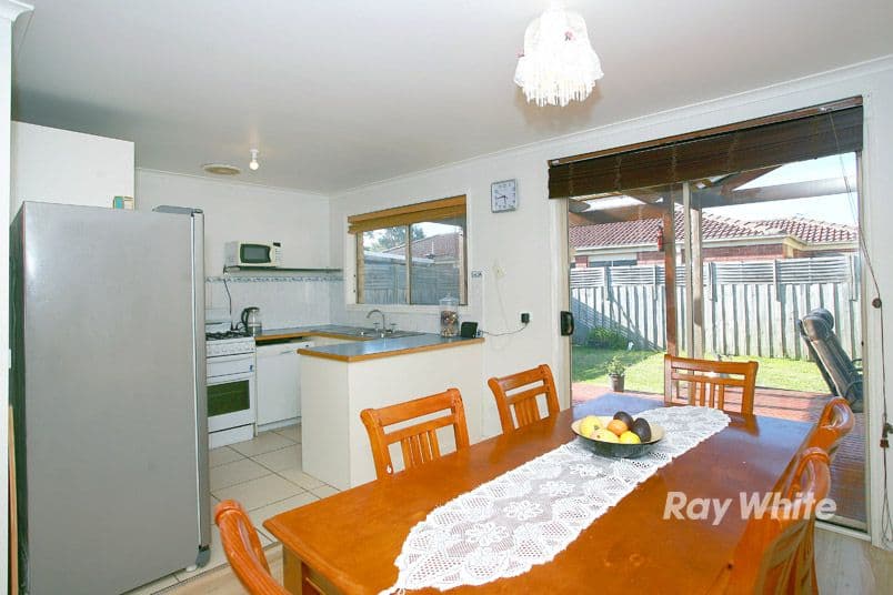 104 Scarborough Avenue, Cranbourne West VIC 3977, Cranbourne West - Thumbnail 4
