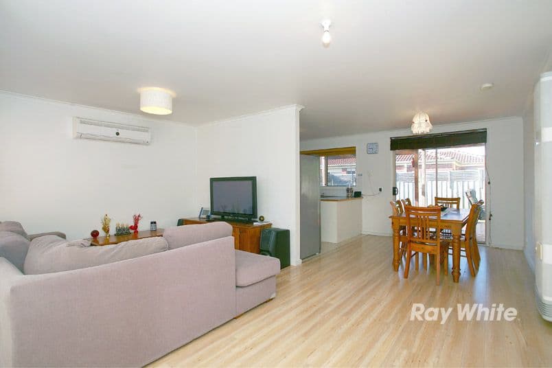 104 Scarborough Avenue, Cranbourne West VIC 3977, Cranbourne West - Thumbnail 5