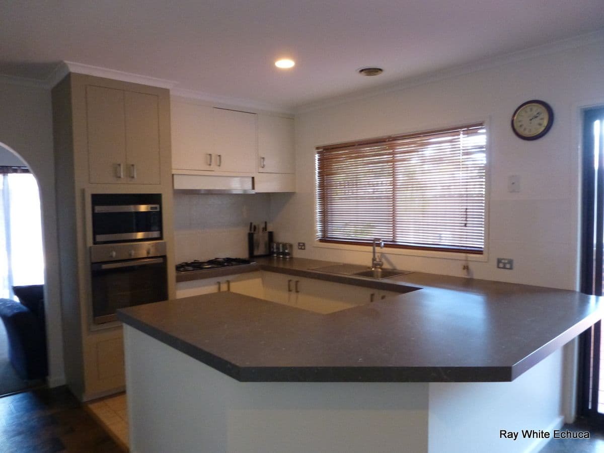 15 Pevensey Place, ECHUCA VIC 3564, Echuca - Thumbnail 2