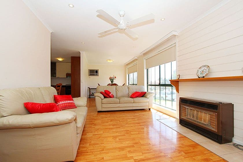 29 Bradley Drive, MILL PARK VIC 3082, Mill Park - Thumbnail 2