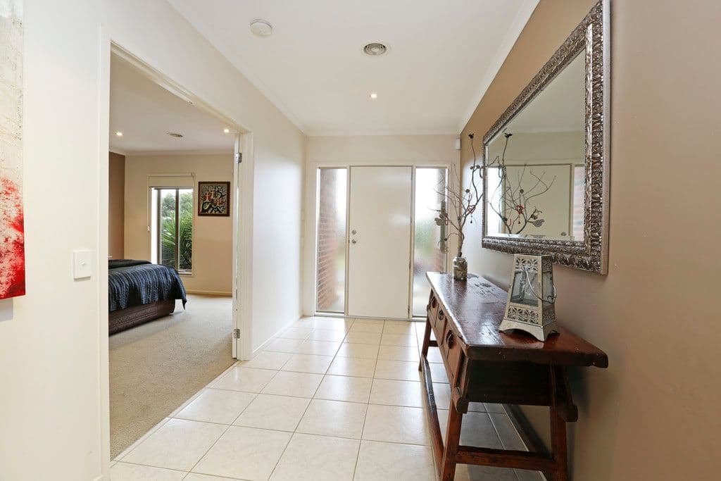 7 Thwaites Close, Highton VIC 3216, Highton - Thumbnail 2