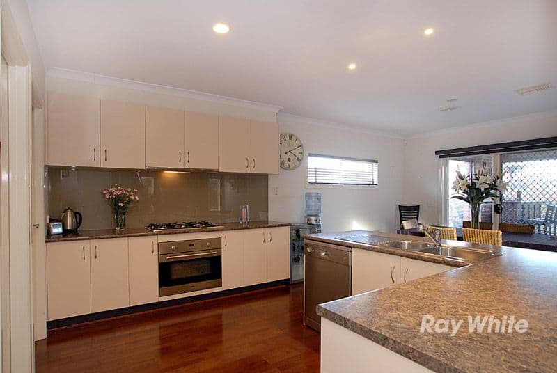 9 Angelique Street, BERWICK VIC 3806, Berwick - Thumbnail 2