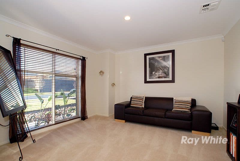 9 Angelique Street, BERWICK VIC 3806, Berwick - Thumbnail 4