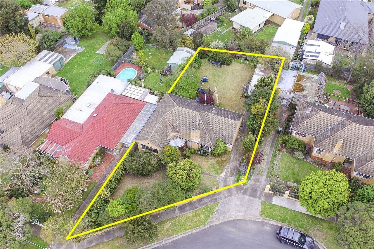 9 Norman Court, Highton VIC 3216, Highton - Thumbnail 2
