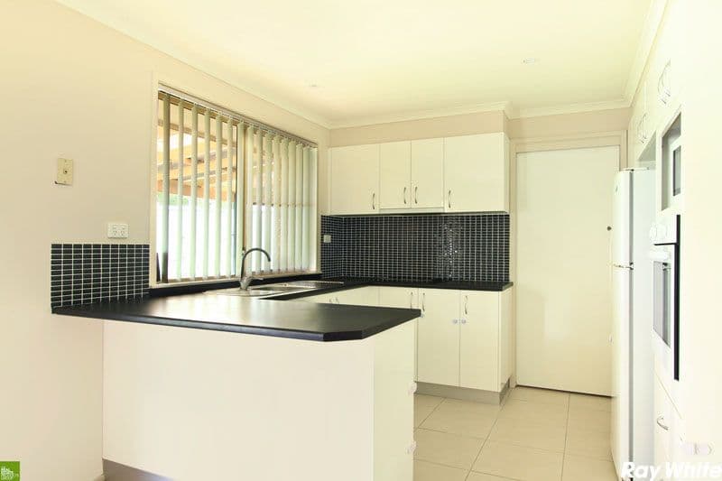 18 Mayfield Circuit, ALBION PARK NSW 2527, Albion Park - Thumbnail 2