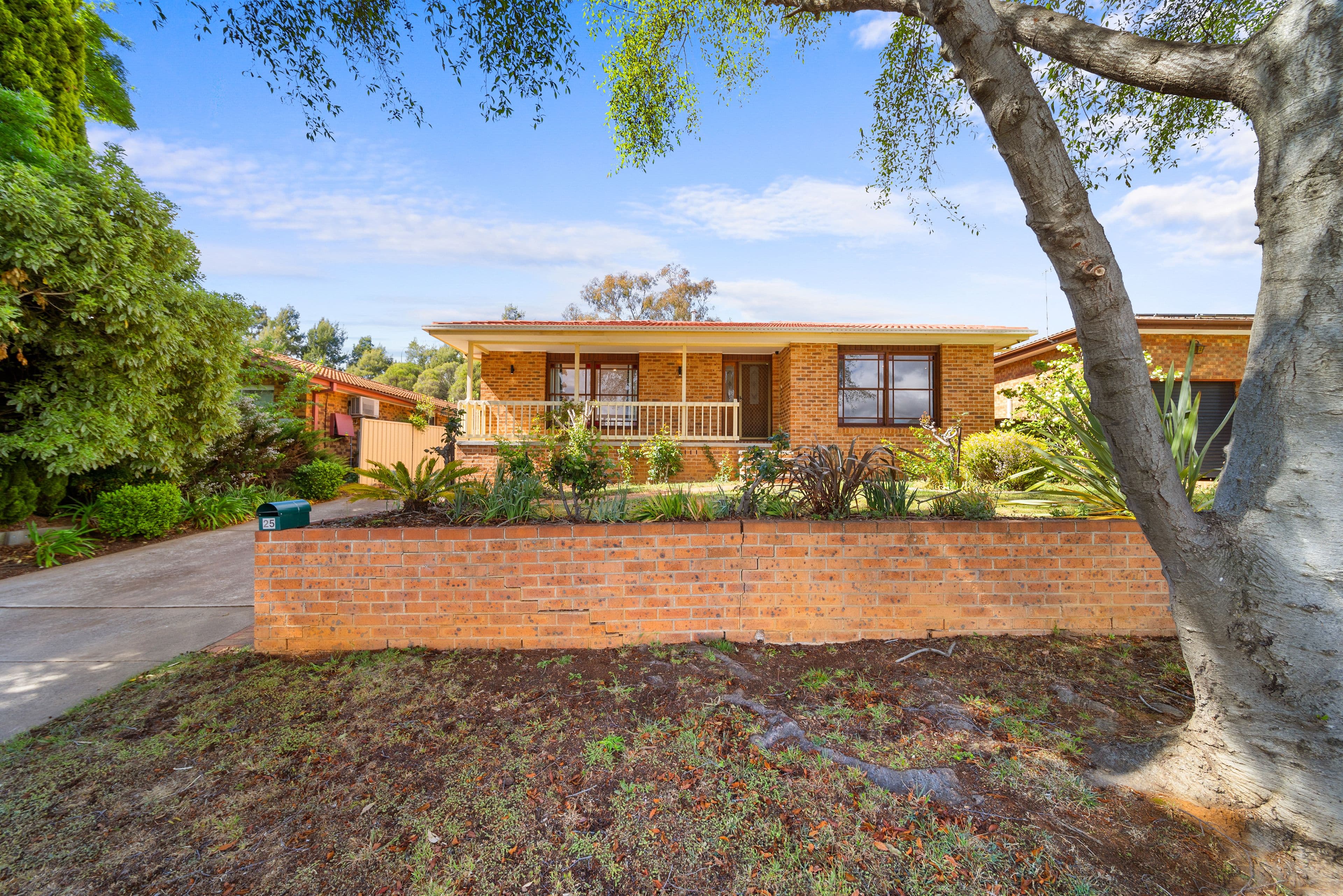 25 Bilkurra Street, Queanbeyan West NSW 2620, Queanbeyan West - Thumbnail 2