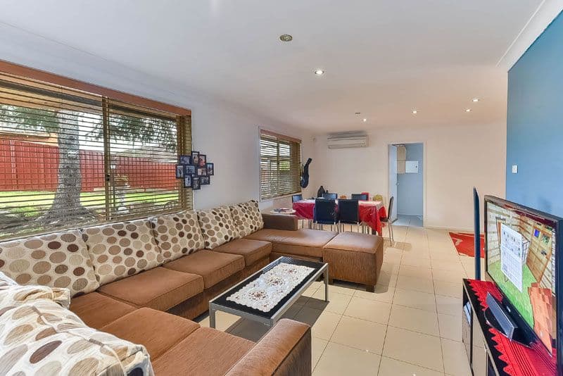 49 Dorrigo Crescent, Bow Bowing - Thumbnail 2