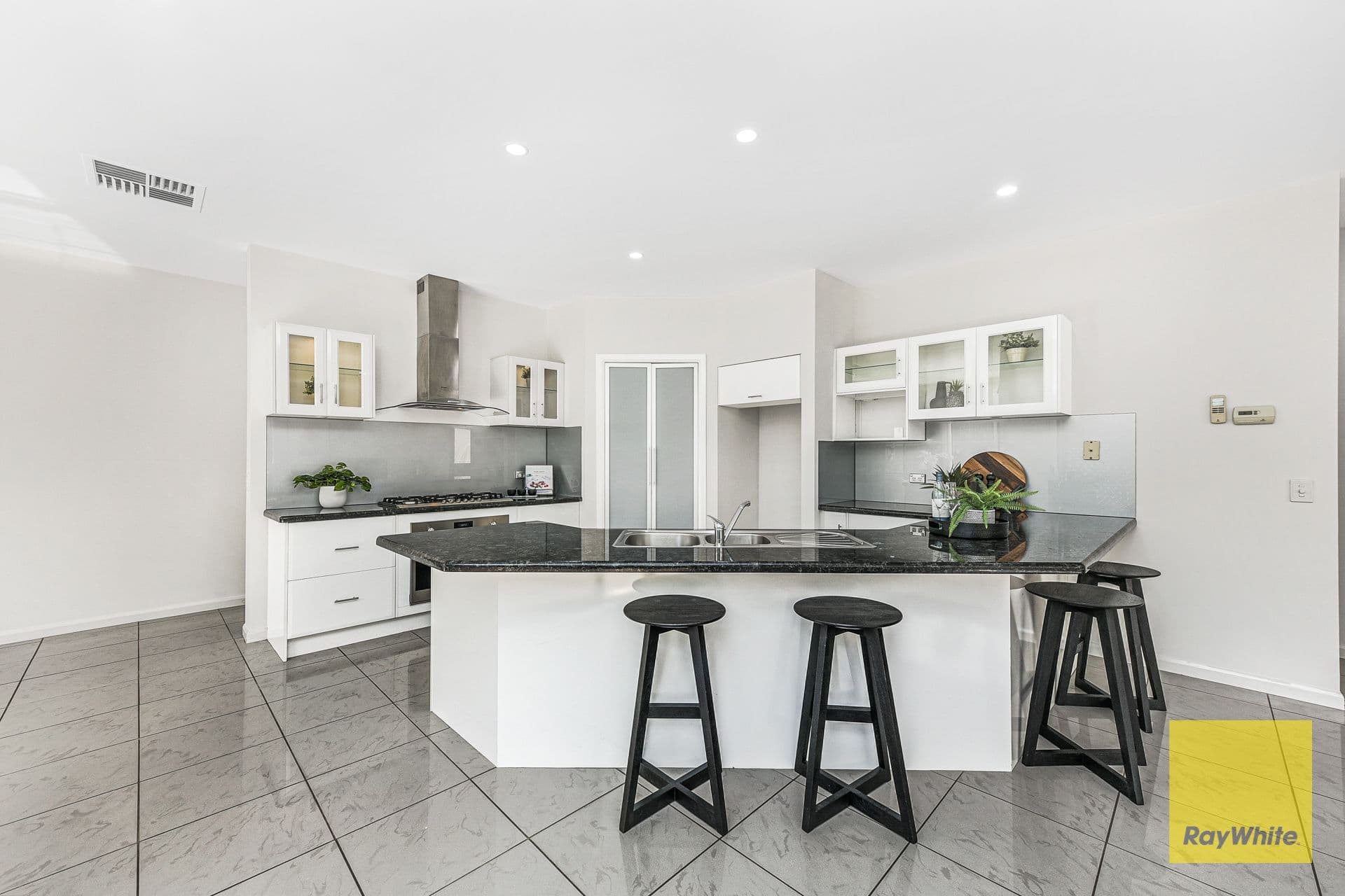 48 The Springs Close, Narre Warren South VIC 3805, Narre Warren South - Thumbnail 6