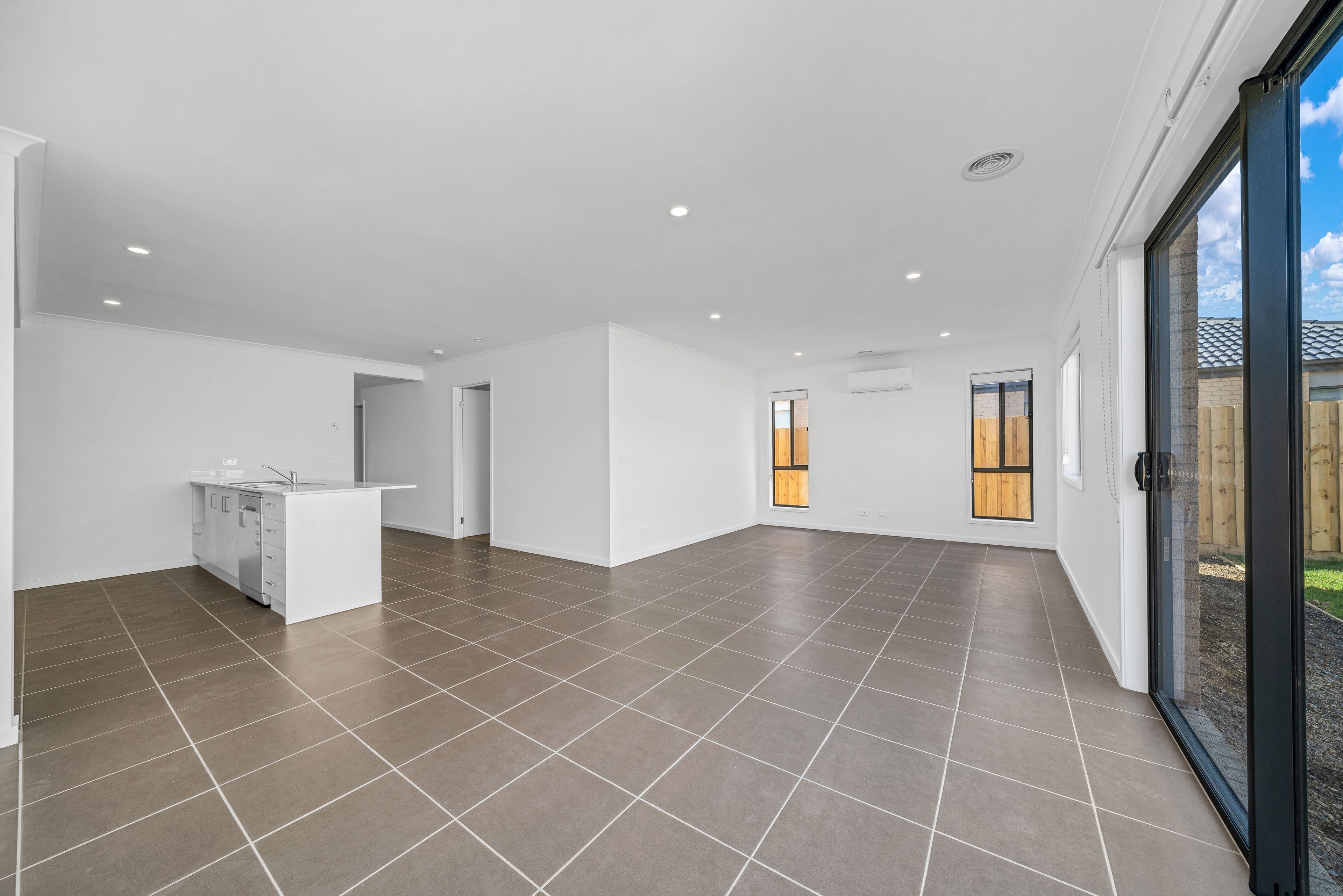 18 Merlot Way, Clyde North VIC 3978, Clyde North - Thumbnail 6