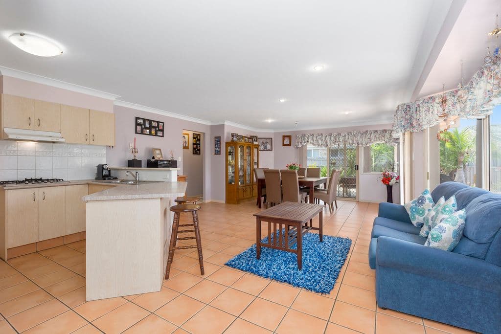 15 Riversdale Boulevard, Banora Point - Thumbnail 2