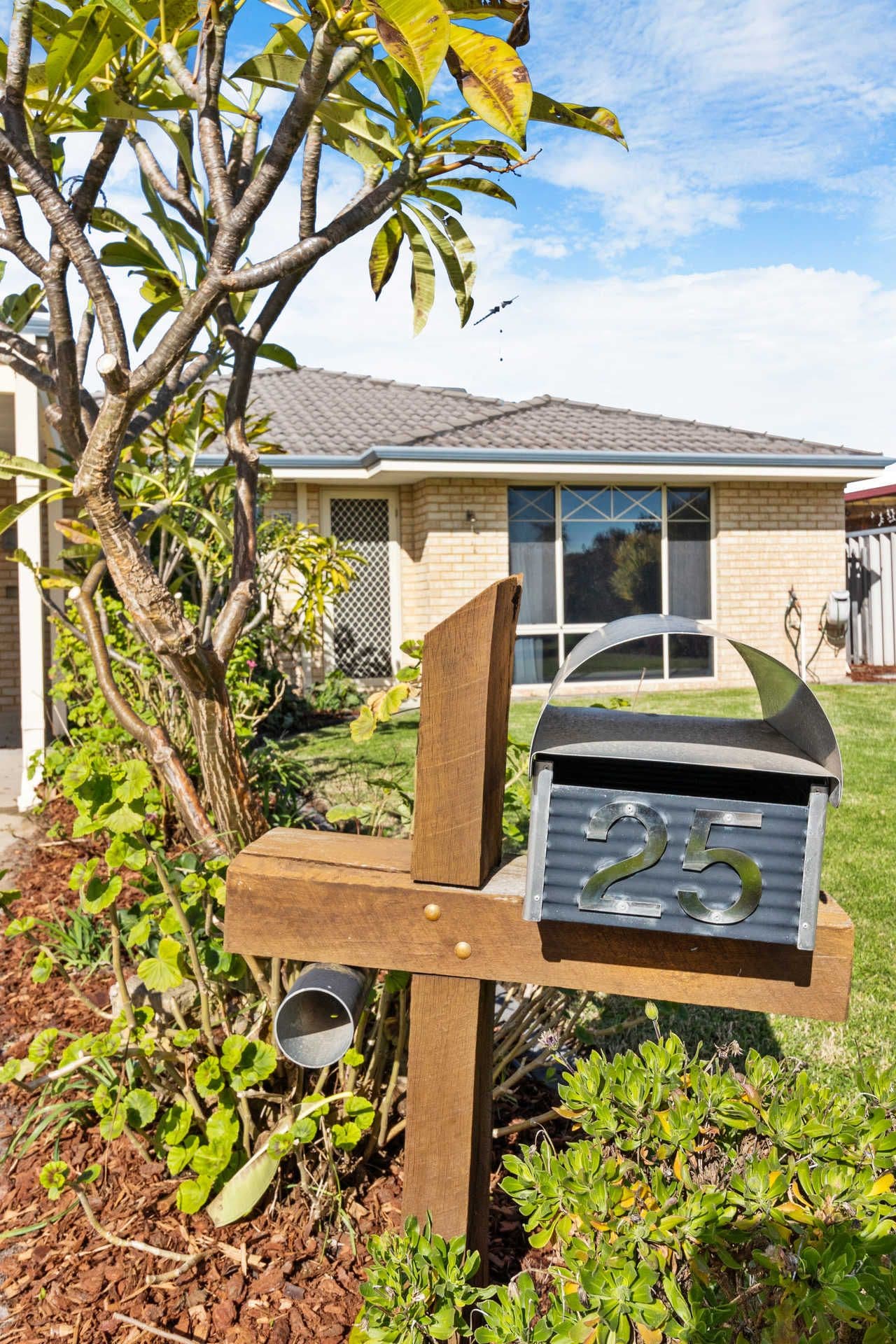 25 Nooyan Close, South Guildford WA 6055, South Guildford - Thumbnail 4
